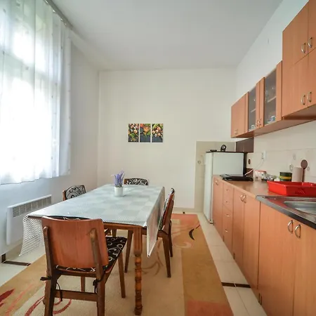 Lux Διαμέρισμα Πίροτ